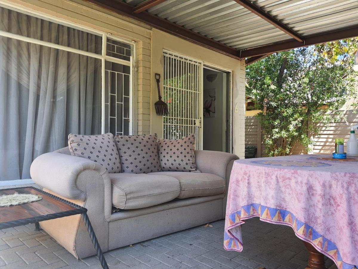 Aandrus Guesthouse Bloemfontein Esterno foto