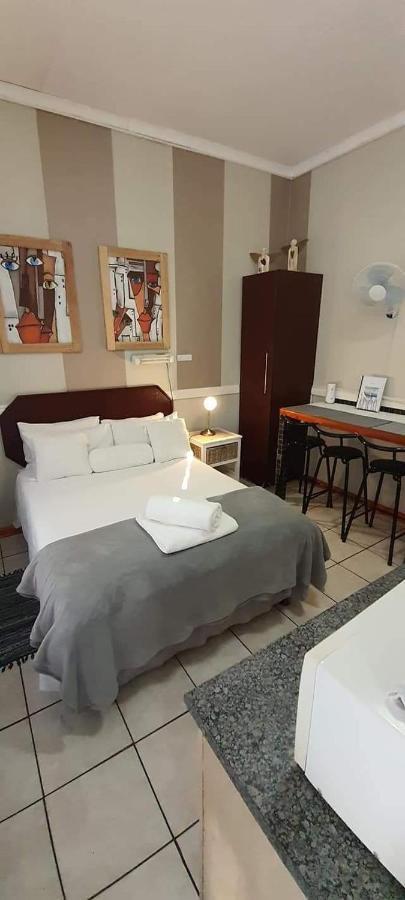 Aandrus Guesthouse Bloemfontein Esterno foto