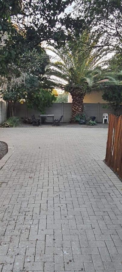 Aandrus Guesthouse Bloemfontein Esterno foto