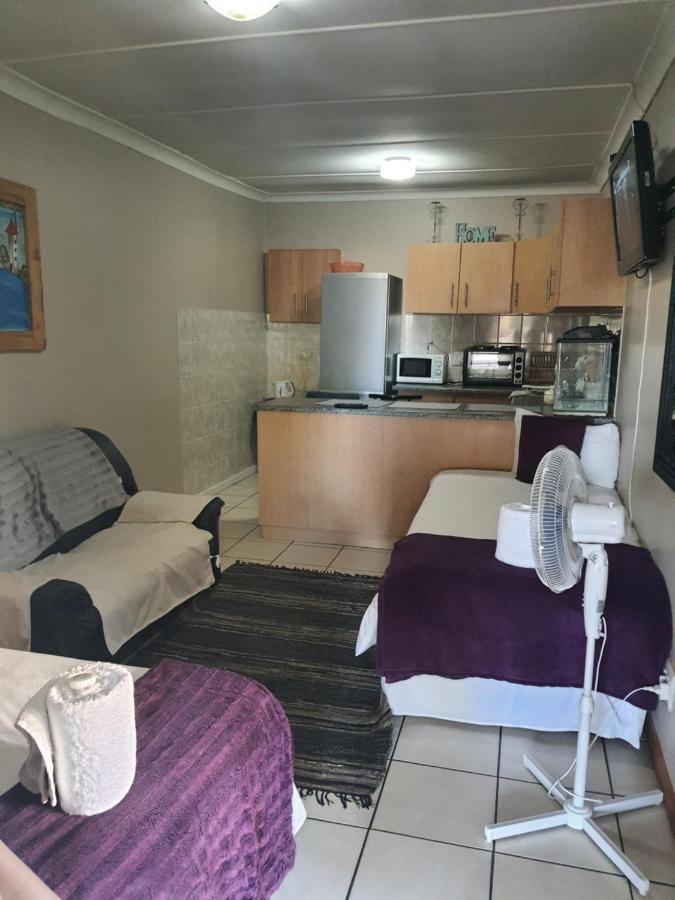 Aandrus Guesthouse Bloemfontein Esterno foto