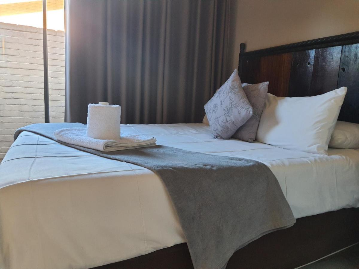 Aandrus Guesthouse Bloemfontein Esterno foto