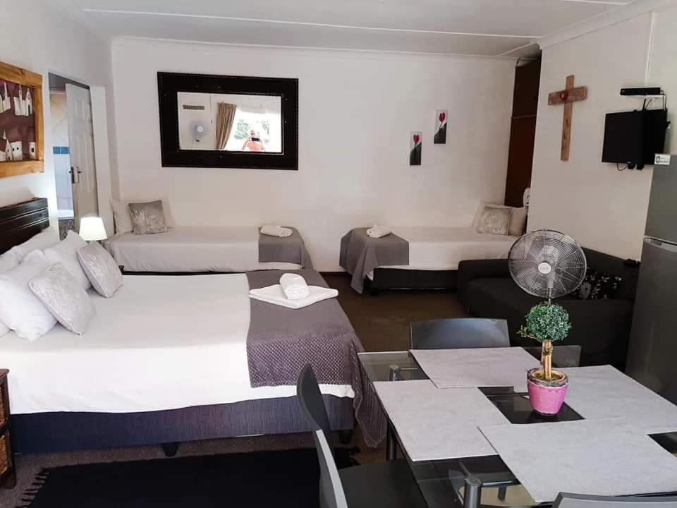 Aandrus Guesthouse Bloemfontein Esterno foto