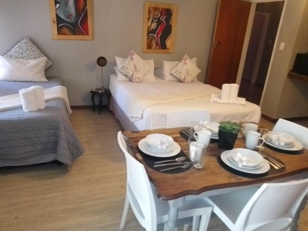Aandrus Guesthouse Bloemfontein Esterno foto